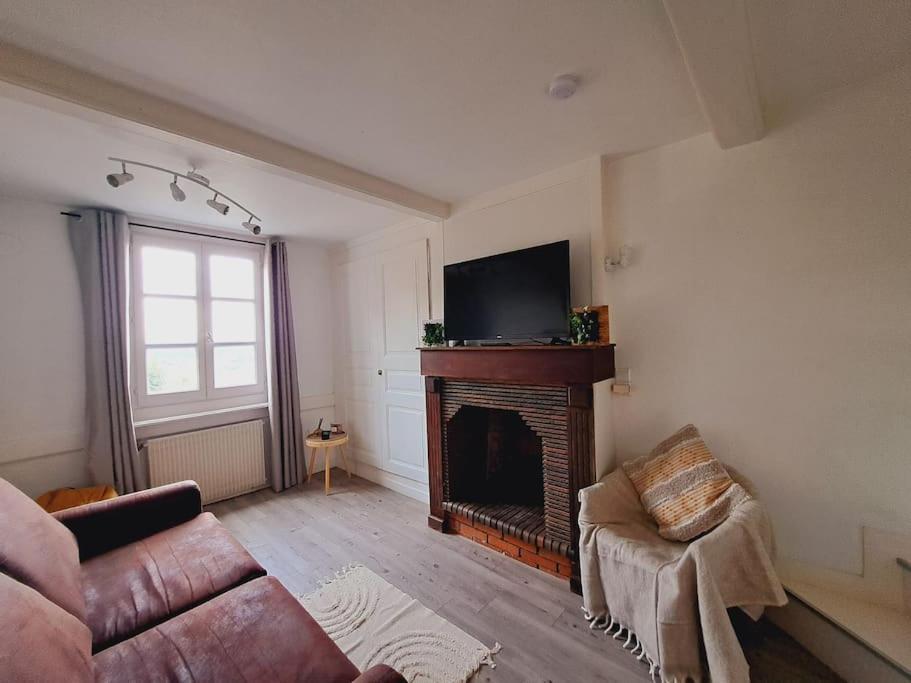 Charmant Duplex A Thiers, Vue Sur La Chaine Des Puys 외부 사진