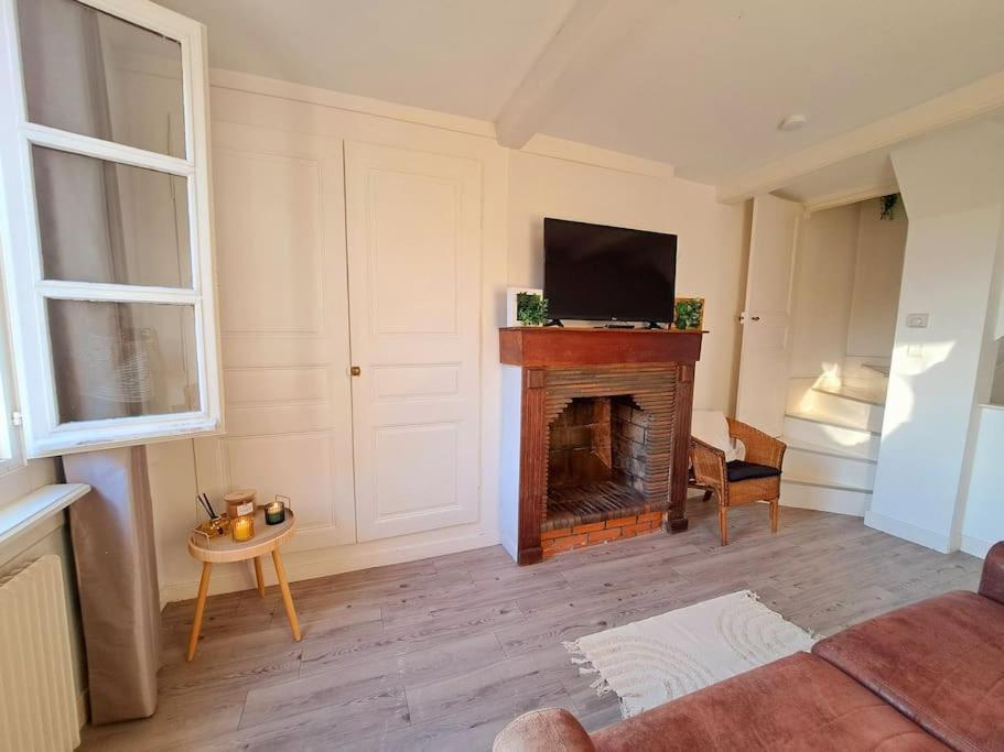 Charmant Duplex A Thiers, Vue Sur La Chaine Des Puys 외부 사진